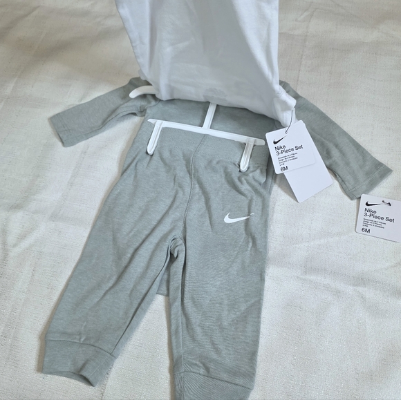 Nike Baby 3-Piece Set Mica Green Heather Color Brand New Size 6 Months - Picture 4 of 6